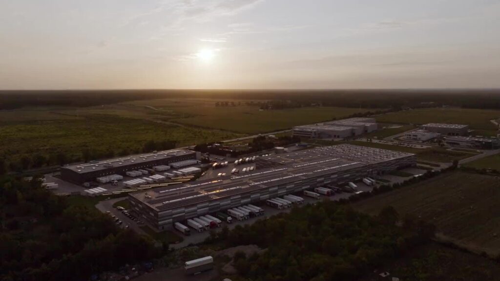 Hala produkcyjna RBT Solar - widok z lotu ptaka
